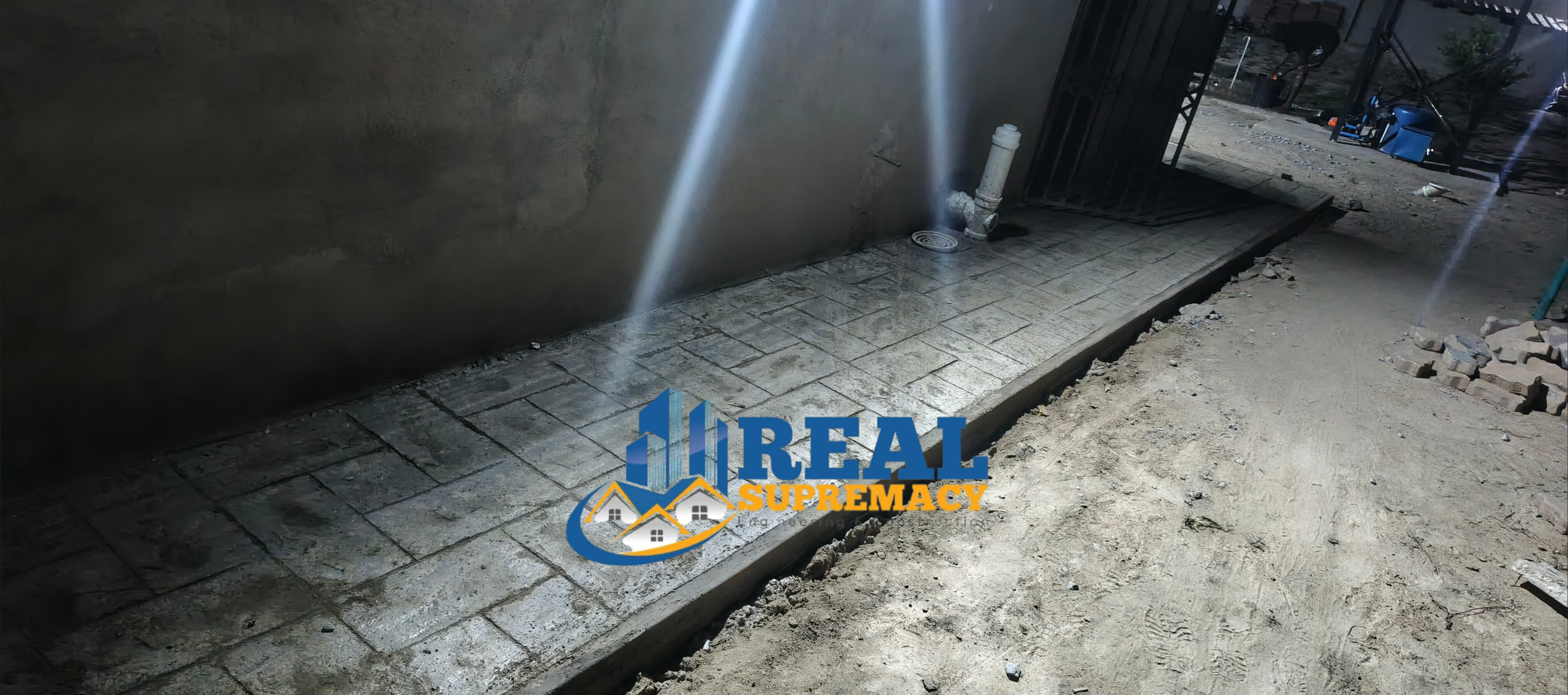 Stamped concrete skirting